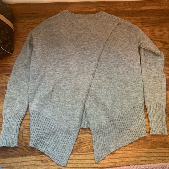 Open back  sweater - Picture 2 of 2